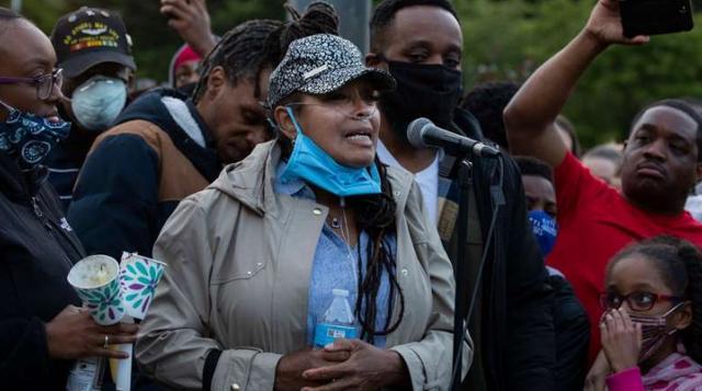 美国又一黑人也遭警察扼颈而死,手铐死前才取下|警察|乔治·弗洛伊德