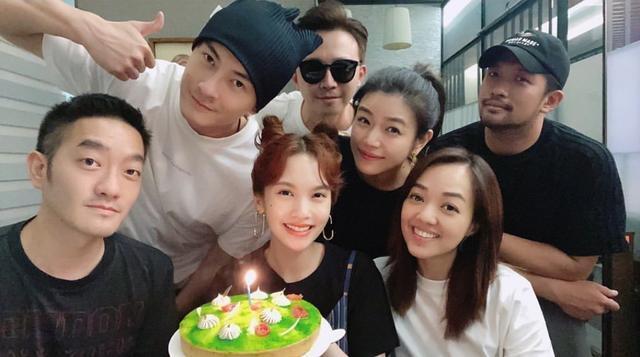 杨丞琳|杨丞琳晒合影，与陈妍希一起健身香汗淋漓，亲密接吻直言舍不得