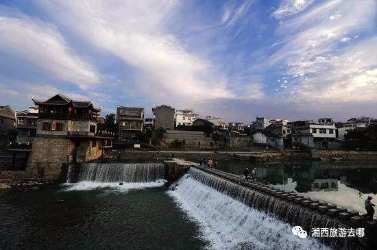 牌樓,三王閣風雨橋,三門開,觀音閣,九福堂,古雙眼井到胡家塘古民居群