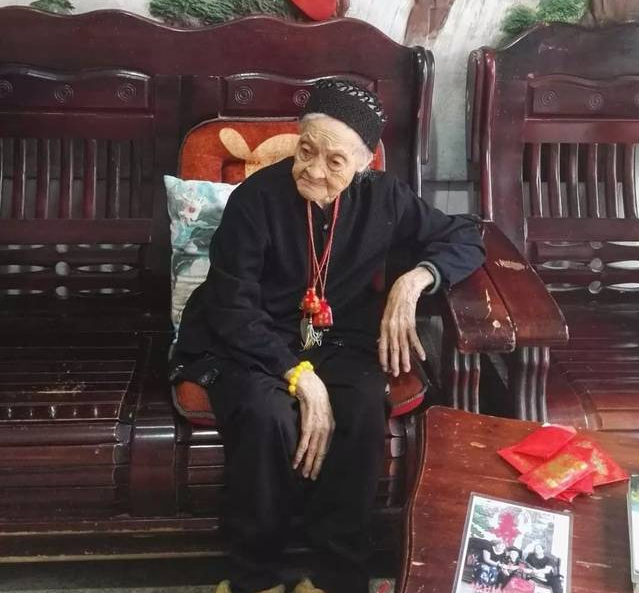 到世界长寿之乡广西巴马县探访百岁老人,原来长寿与这些因素有关