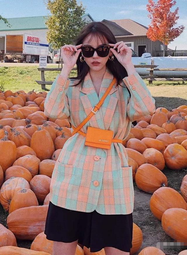 腰包那么火学会这几种腰包搭配的方法你就是今年最in时髦精