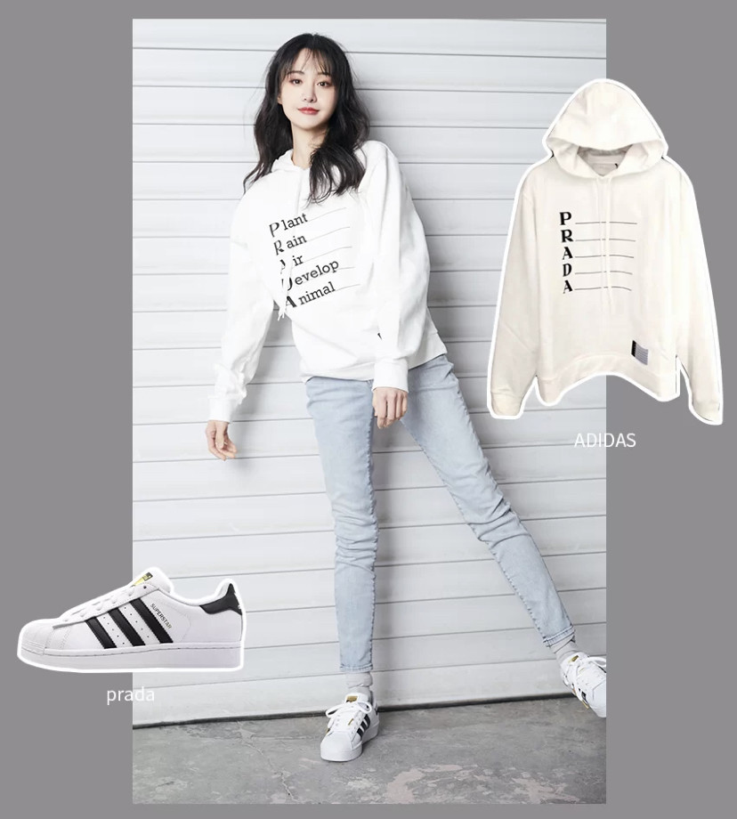 郑爽粉裙配白袜,手拿棒棒糖凹造型十分甜美