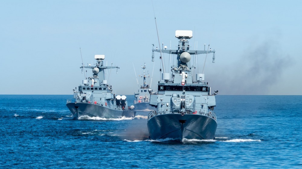 波兰4000吨级美制旗舰出动,空中战机轰鸣,剑指俄国战略飞地