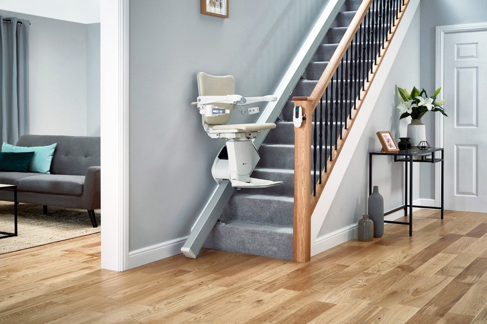 关爱老人,从解决老人上下楼的难题开始——直轨楼梯升降椅来护航!