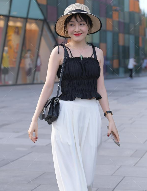 白色裤子太透了,随意穿搭都漂亮