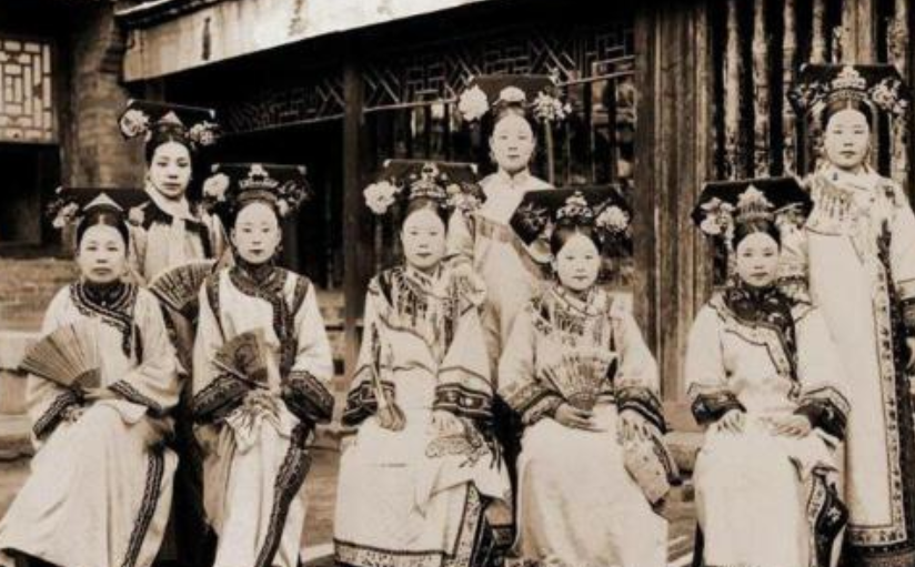 一,四格格天生丽质美貌出众.