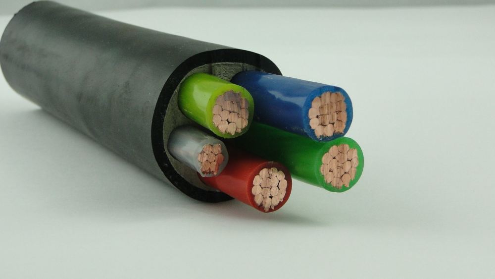 一根比胳膊粗的电线,断了后怎么接?看看顶级电工的神级操作