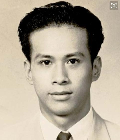 李嘉诚小时候,家里很穷,兄弟姐妹又多,后来一家几口人到香港投奔舅舅