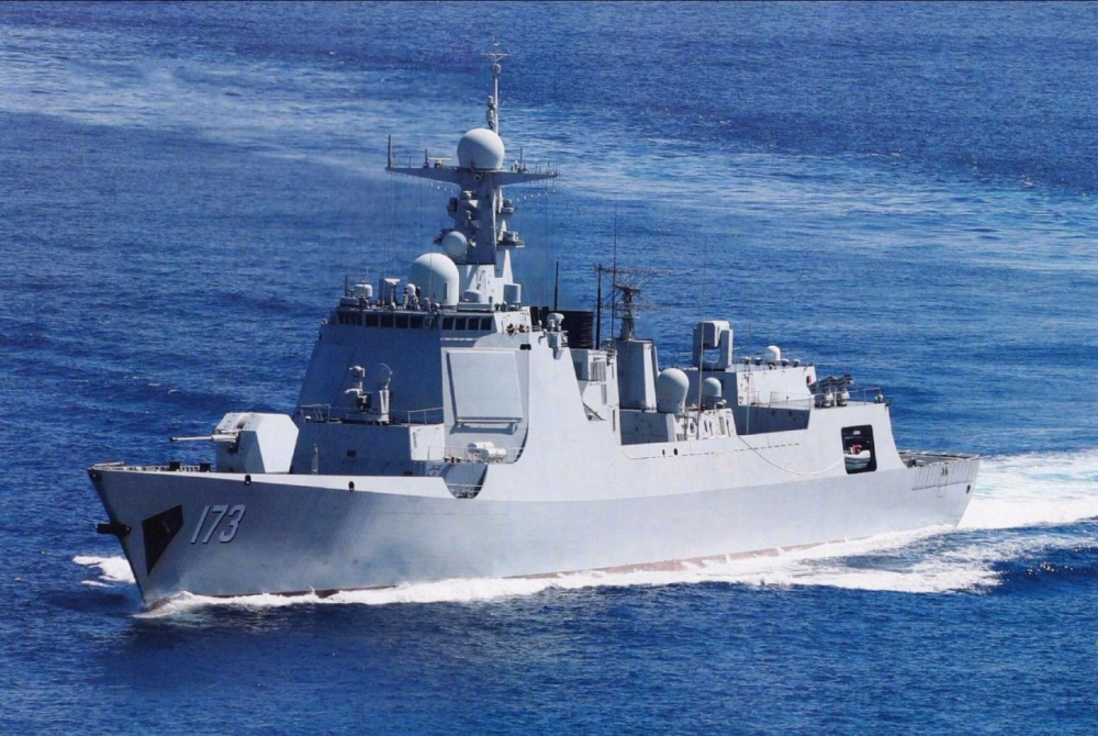 055的火力有多猛?大致相当于身背一个炮兵营