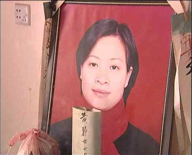 尸检报告称死者是处女,但是姜俊武的精液却被发现在现场.