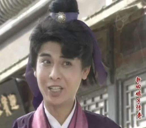 小青为他出头,用原本就属于张玉堂的钱帮他摆平的事情,令张公子对她另