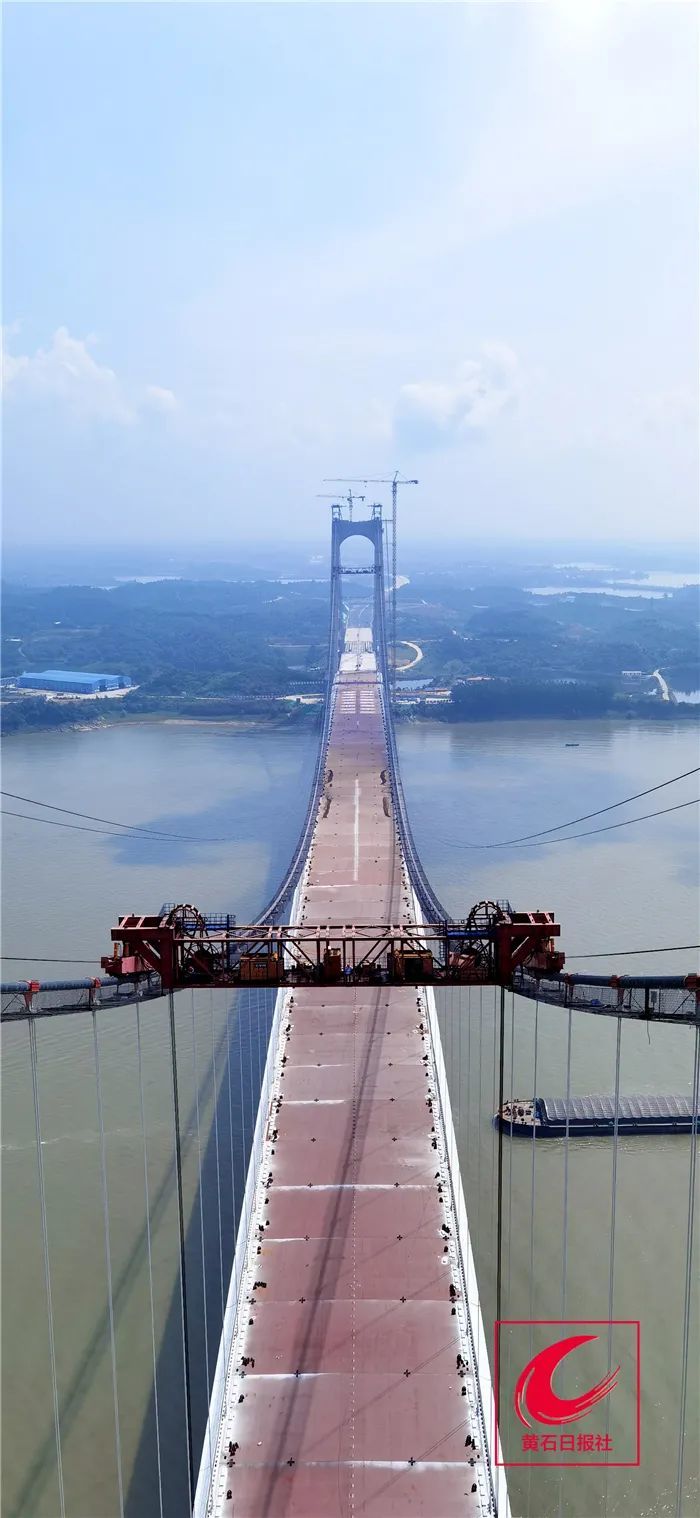 黄石两岸的红色"编钟"镶嵌巍巍主塔棋盘洲长江公路大桥湖北交投鄂东南