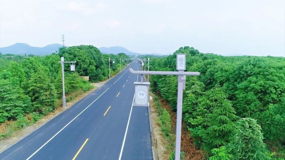 句茅路是句容至茅山南北走向的主干道,2004年建成通车,串联了茅山镇丁