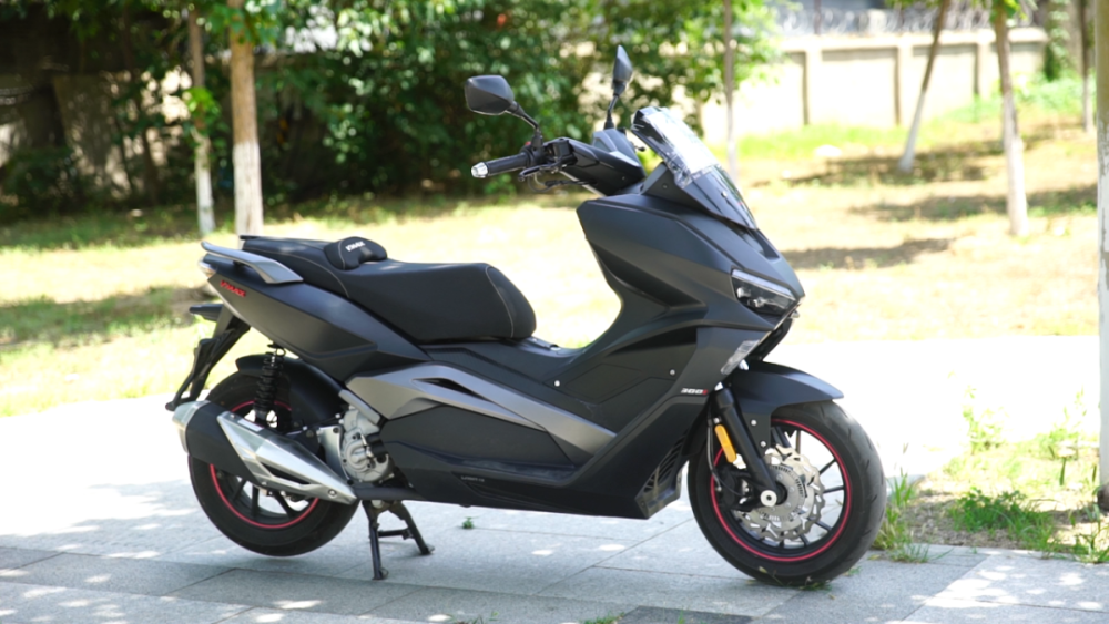 两万多国产高颜值运动踏板龙嘉vmaxie300初体验