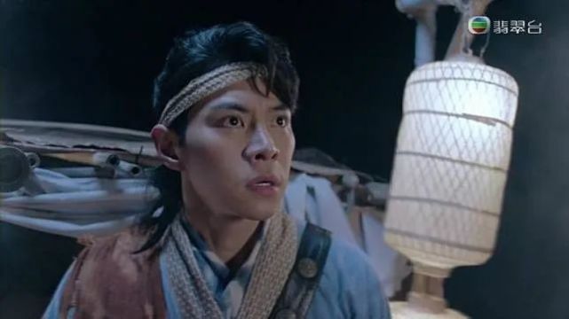 马季,伟豪重回结界与海魔决一死战,可惜双方实力悬殊,风狮爷及时出现