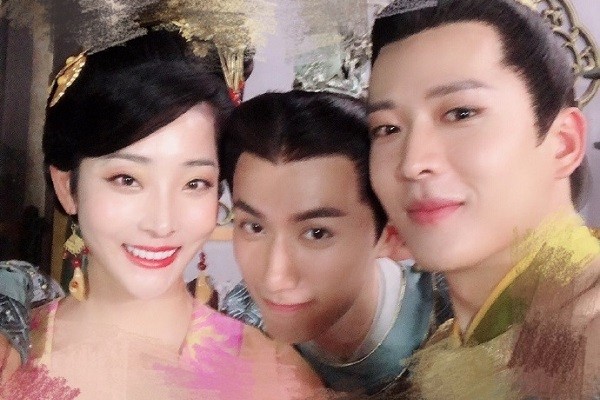 原非白,段月容,原非珏和宋明磊,对花木槿都是真心的喜欢,只不过有些人