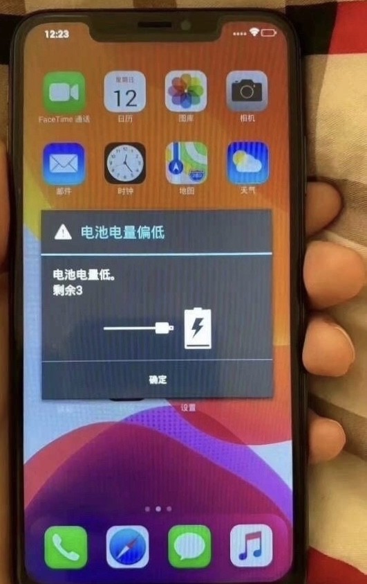 花四千买的iphone11续航差 看到真机图后 网友:善意的谎言是良药