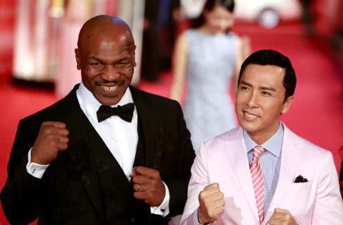 过真招儿,拳王泰森打得过甄子丹李连杰李小龙吗?