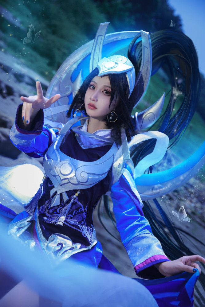 朔望之晖cos:最完美的cos服才配的上如此高颜值的女主!