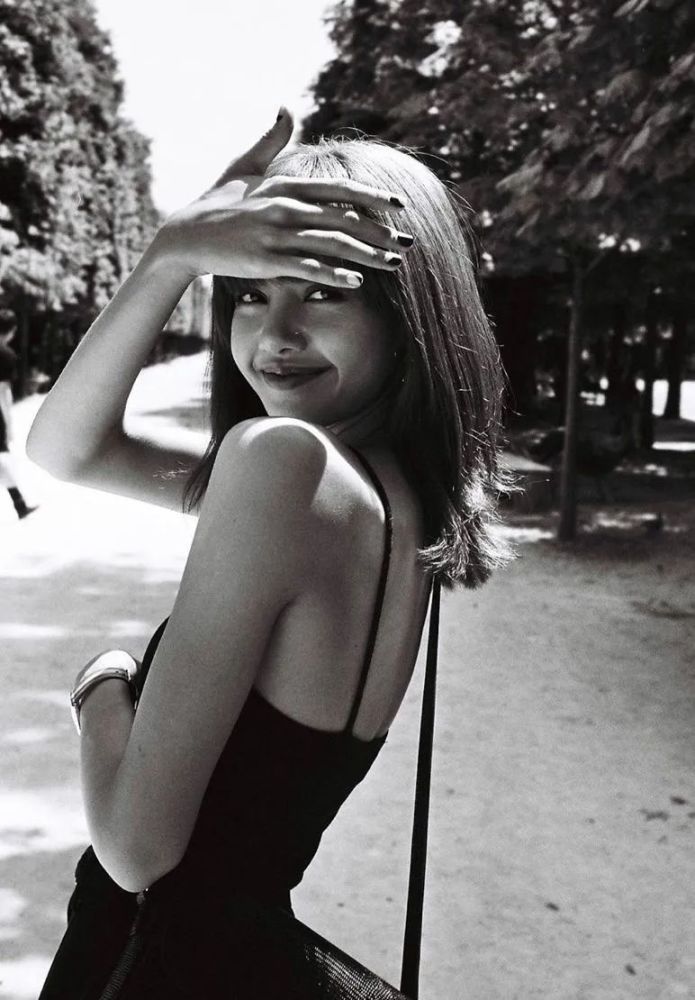 撩起头发,展露性感的蝴蝶骨,侧影/背影真的美不胜收!