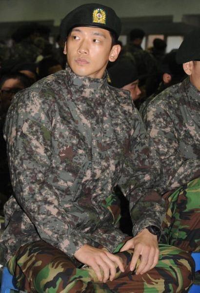 韩国巨星rain近况曝光,38岁帅成"玻尿酸男神",诠释逆生长