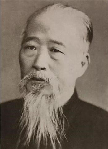 溥侗晚年十年后,溥侗已经六十岁,在南京,何氏又为他生了一个男孩.