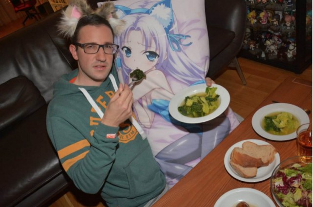 不愧是世界第一宅男瑞士小哥又出事差点因萝莉入狱