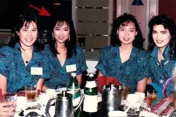 美国首位华裔州长,背后的女人不简单,奶奶是云南苗王之女蓝妮