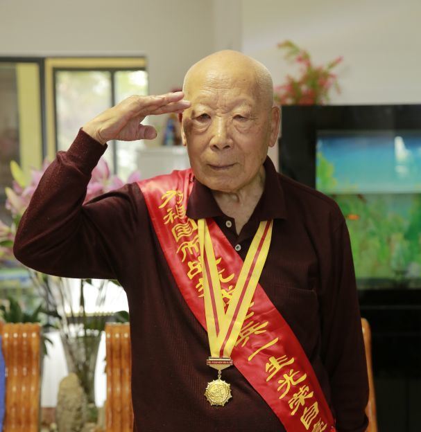 张明仁出生在湖北江陵县,1938年春节,16岁的他还没有品尝过节的喜庆