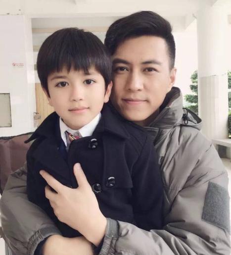 因拍"吻戏"被富豪丈夫抛弃,后嫁靳东被宠成公主,儿子成最帅星二代