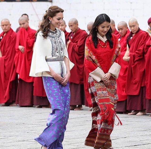 不丹王后佩玛的七彩服饰,冷艳中演绎高雅气质