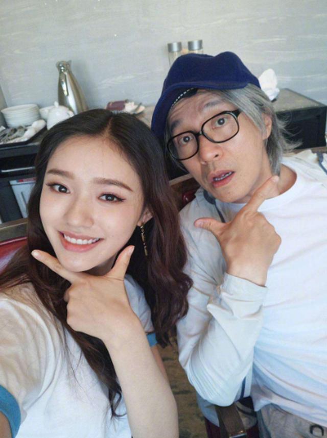 周星驰母亲凌宝儿爆料周星驰被社团威胁当场引起冲突