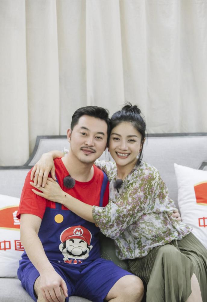 安吉和小鱼儿口无遮拦吐槽胡可有皱纹还引用黄晓明语录太皮