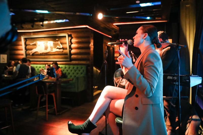 酒水6元起还有驻唱歌手现场互动上海新天地打造别样夏夜时光