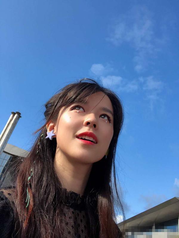 绝地求生天霸战队沐子的三百Q币度日是什么梗？
