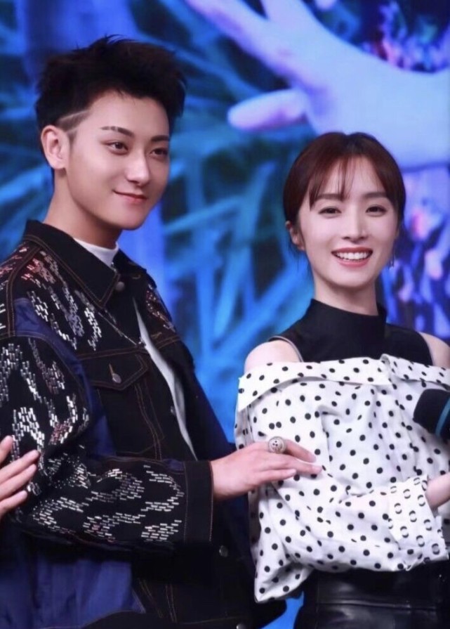 胡冰卿异性缘是真好某次直播黄子韬透露曾入戏太深只可惜被拒