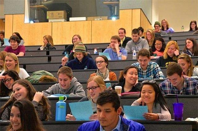 大学老师课堂发飙:给留学生上课,竟然一个都没来!