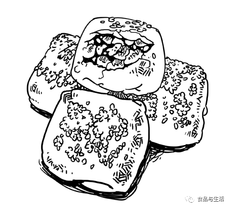 两个小伙工作在热气腾腾的馕坑旁,里面贴的满满当当的美味——烤包子