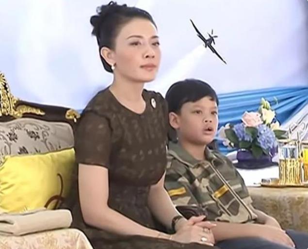 到底是后妈泰国王后冷落15岁继子提帮功莫非她真有亲生儿子