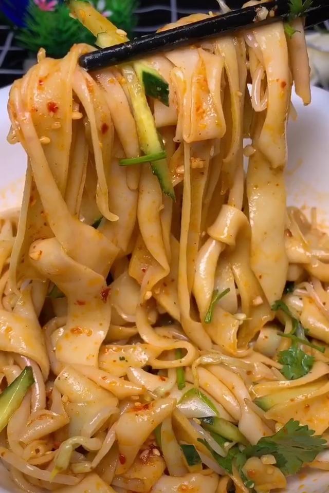 【家常凉皮】————一转眼夏天就到了,各种的凉拌美食就要