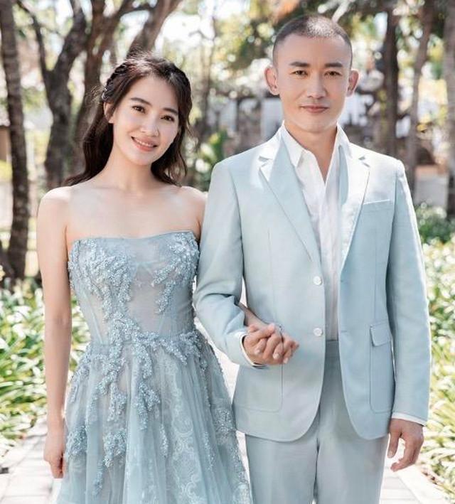 20年后再聚首!黄奕晒与旧爱聂远同框照,两人大方亲密互动不避嫌