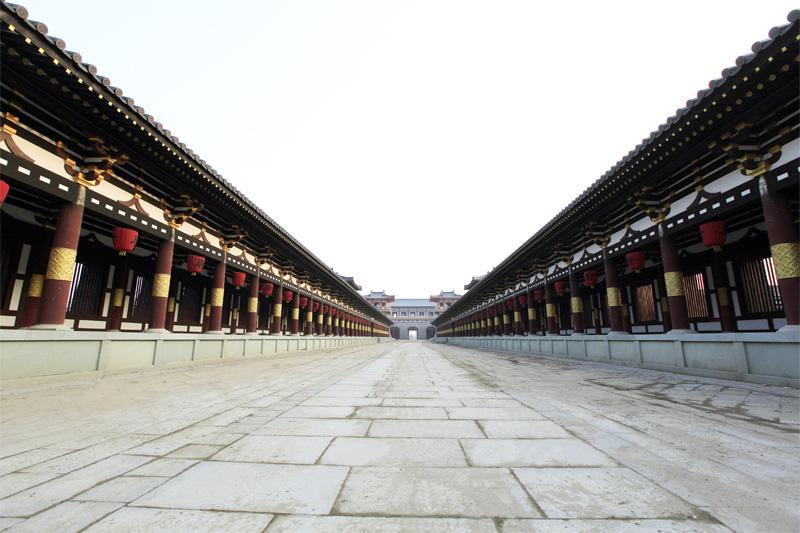 千步廊逛完了皇帝的御花园,小编带大家又来到了千步廊.