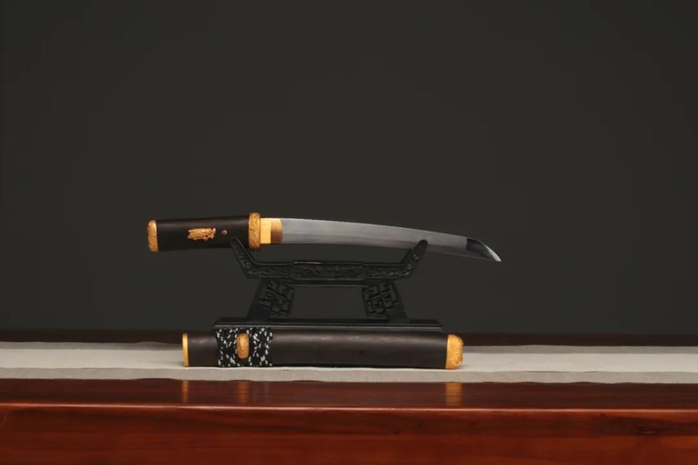 近身搏斗的杀伐利刃造型精致的日式短刀夏鸣