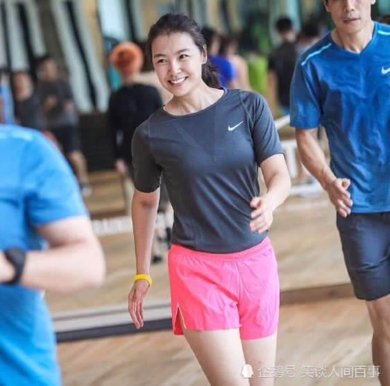 一,李瞳瞳  《防务新观察》主持人嘿嘿,这个厉害了.