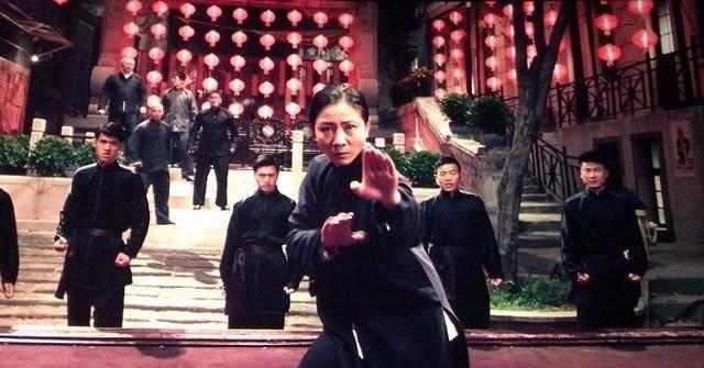 比如,甄子丹领衔主演的《叶问4》中,周小飞饰演的是形意拳女掌门,电影