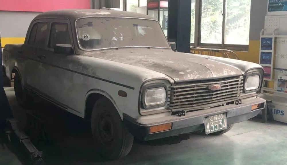 买了一辆车龄30年的自主品牌轿车 上一次年检还是1994年 腾讯新闻