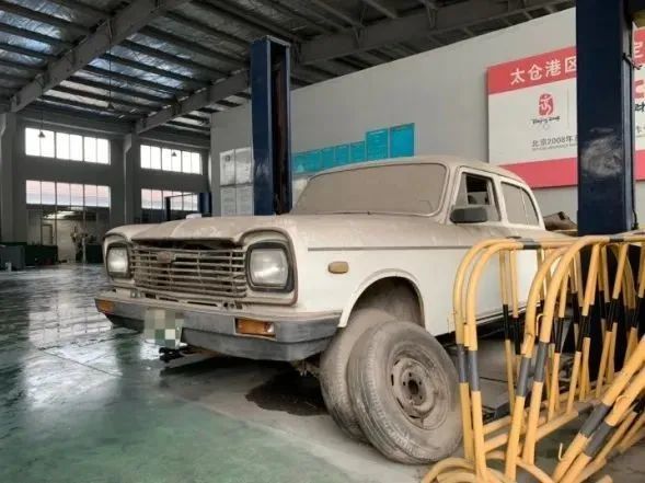 距离上海闹市区30公里外,这台上海sh7221型已在这个厂房里卧龙了20多