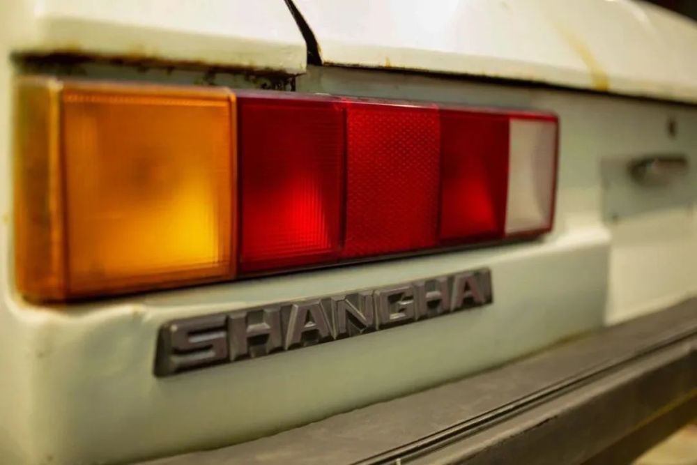 买了一辆车龄30年的自主品牌轿车上一次年检还是1994年