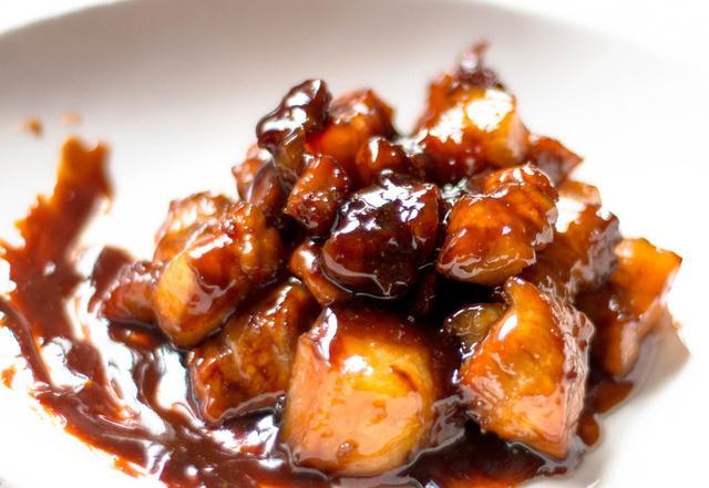 芋头红烧肉 香甜软糯 肥而不腻的炖肉 家常菜这样做简单又美味 五花肉 家常菜 红烧肉 炖肉 芋头 芋头红烧肉