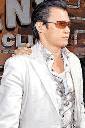 28年前一个深夜,黄朗维怒甩梅艳芳一耳光,第二天被砍成重伤遭灭口